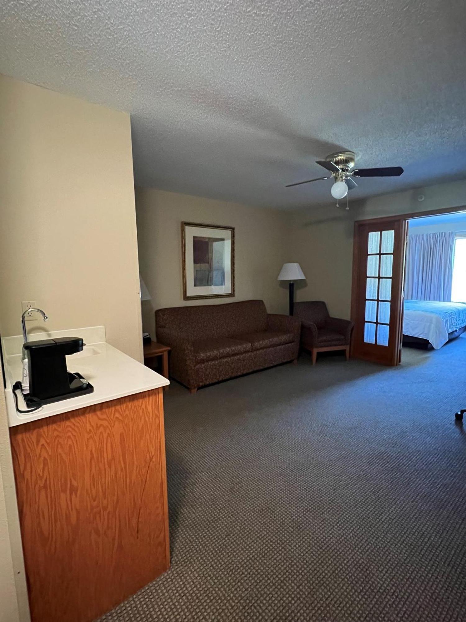 Country Inn Уолкер Экстерьер фото