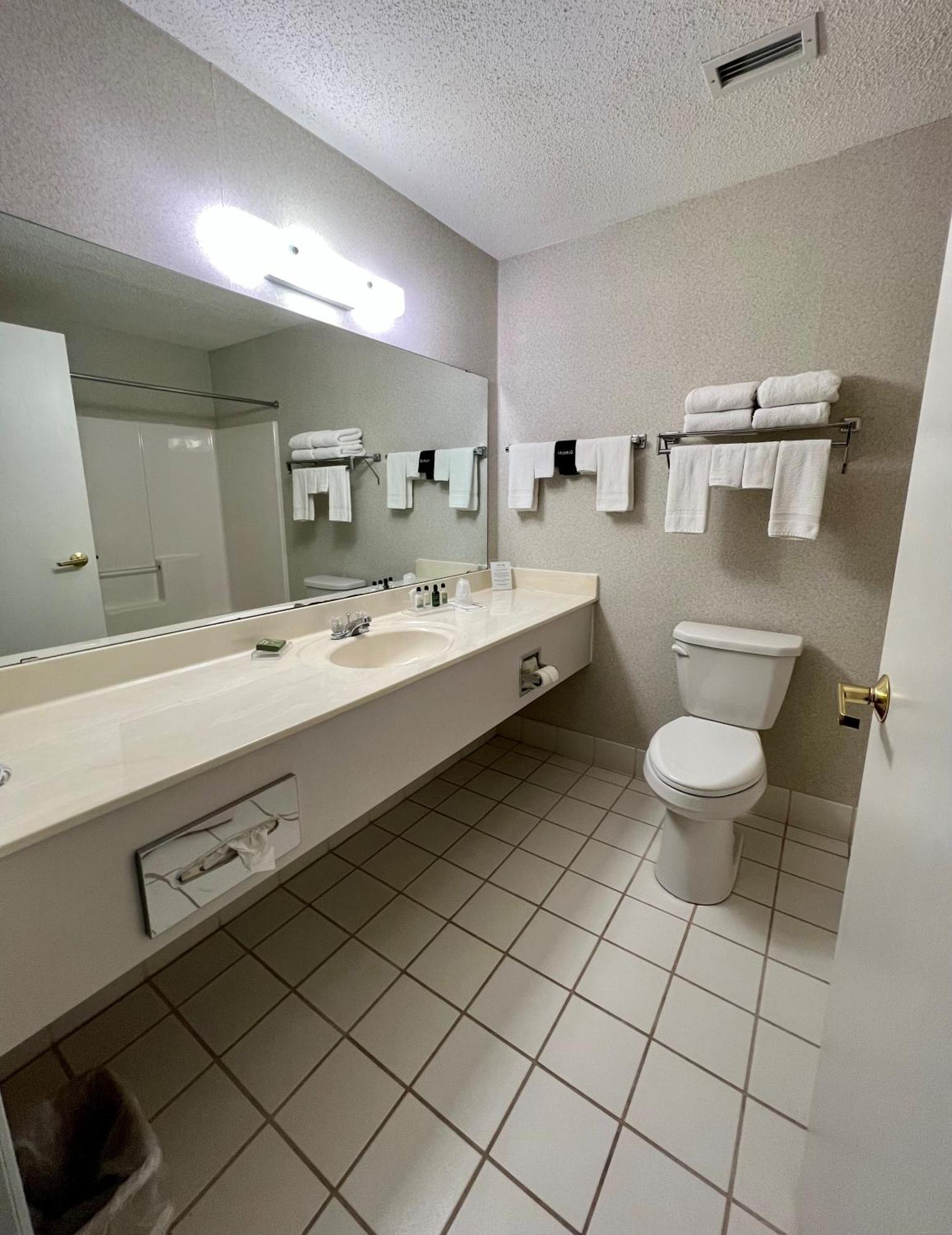 Country Inn Уолкер Экстерьер фото